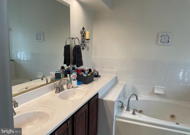 8023 Tanworth Court Springfield, VA 22152 - Photo 7 of 9