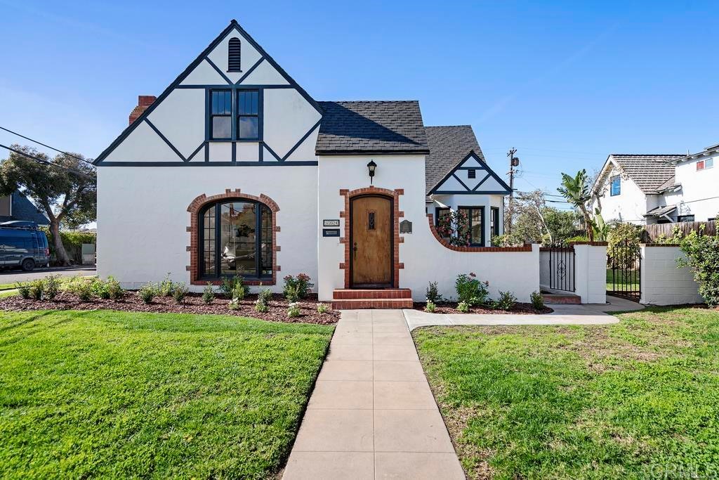 304 La Veta Avenue Encinitas, CA 92024 - Photo 3 of 14 a front view of a house with garden