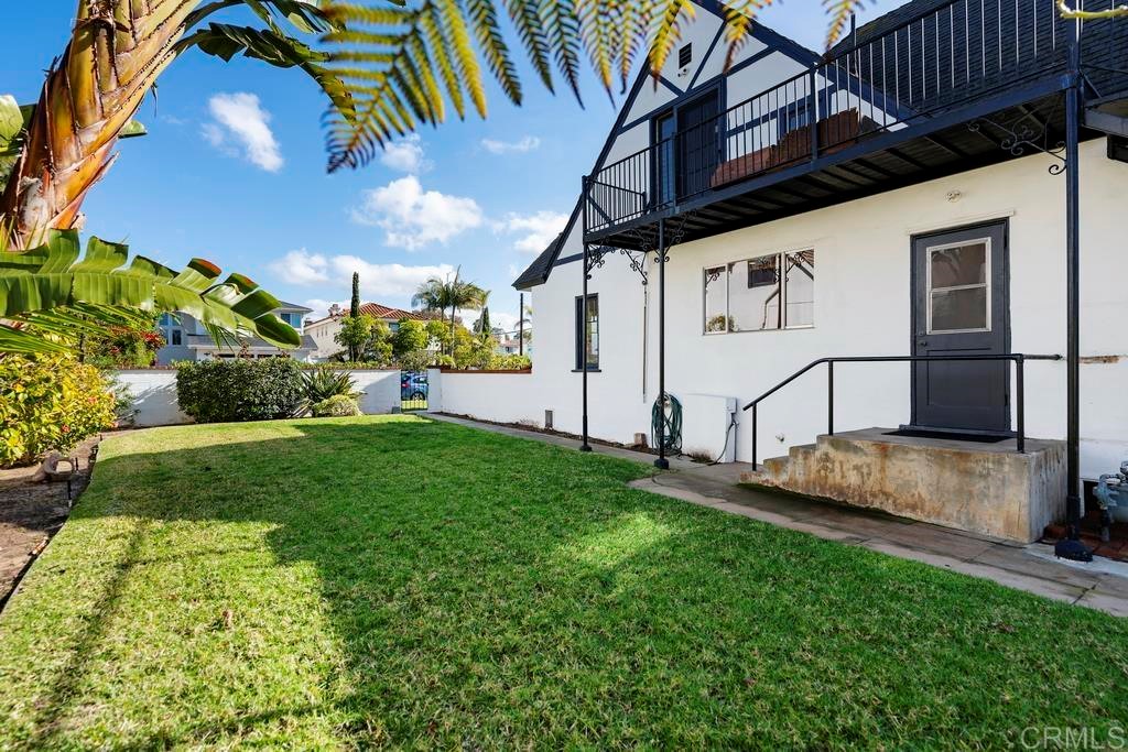 304 La Veta Avenue Encinitas, CA 92024 - Photo 9 of 14 a view of backyard with seating area and sign board