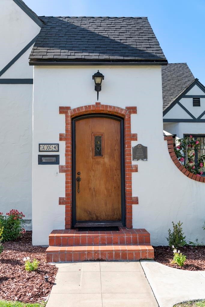304 La Veta Avenue Encinitas, CA 92024 - Photo 10 of 14 a front view of a house with garden