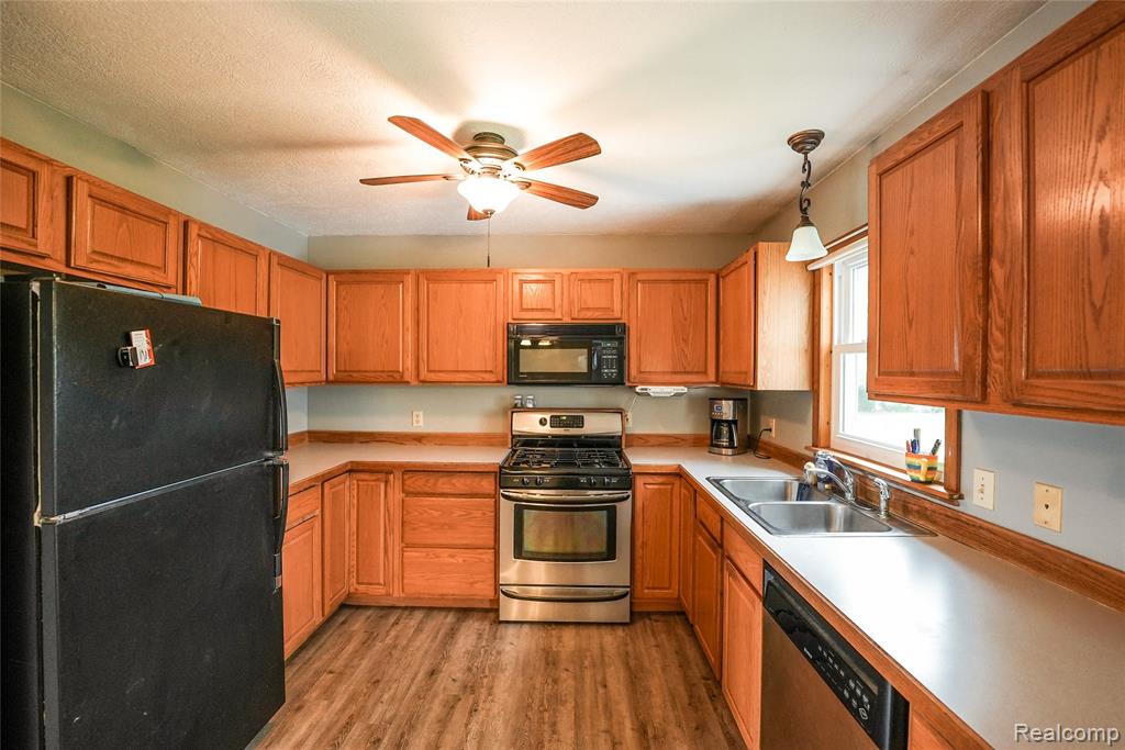 6454 South State Road Bancroft, MI 48414 - Photo 4 of 31