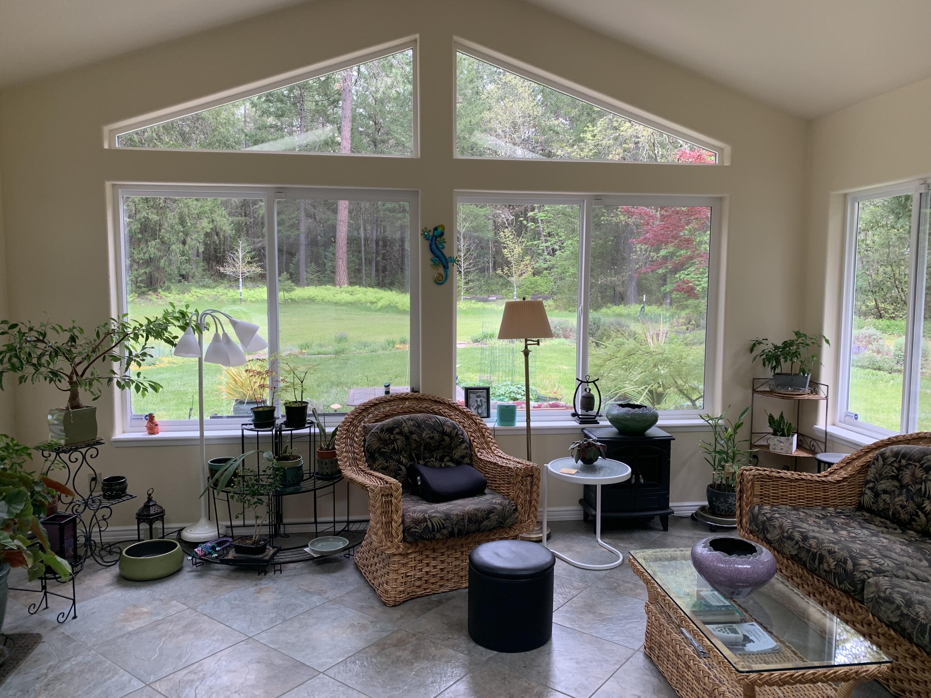5822 New Hope Road Grants Pass, OR 97527 - Photo 18 of 36 Sunroom to Bk Yard