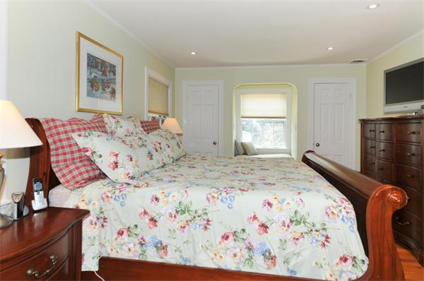 240 West Roxbury Parkway Boston, MA 02467 - Photo 15 of 30 Gallery Image 15