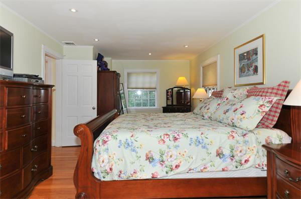 240 West Roxbury Parkway Boston, MA 02467 - Photo 16 of 30 Gallery Image 16