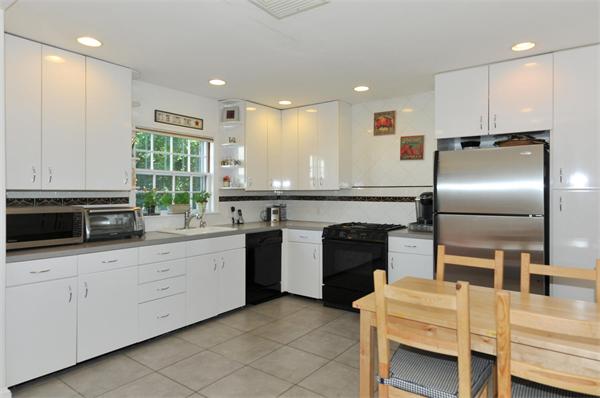 240 West Roxbury Parkway Boston, MA 02467 - Photo 8 of 30 Gallery Image 8