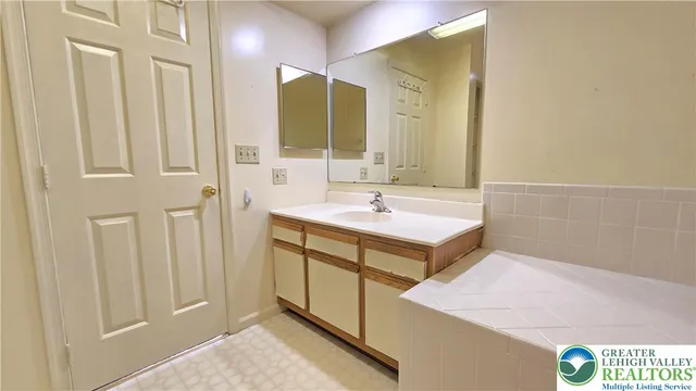 $2,000 | 327 Hill Road, Whitehall, PA 18052