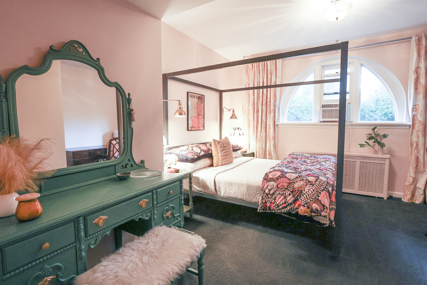 616 Michigan Avenue, Unit G Evanston, IL 60202 - Photo 11 of 20 a bedroom with a bed dresser and a large window