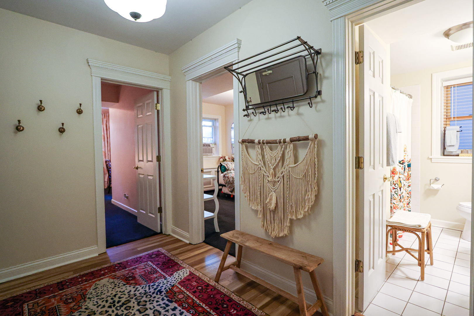 616 Michigan Avenue, Unit G Evanston, IL 60202 - Photo 8 of 20 a living room with a couch and a table