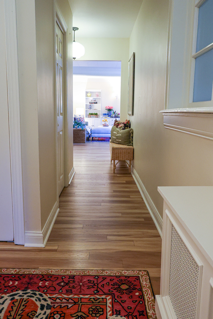 616 Michigan Avenue, Unit G Evanston, IL 60202 - Photo 9 of 20 a lobby with furniture and rug