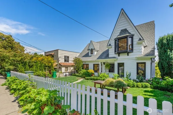 $5,900 | 732 36th Avenue, Seattle, WA 98122