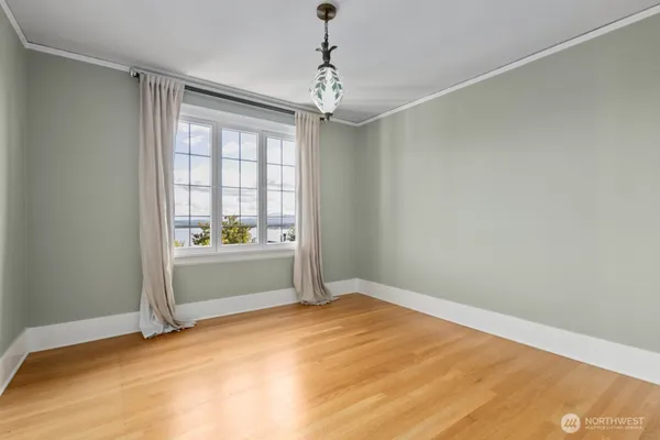 $5,900 | 732 36th Avenue, Seattle, WA 98122