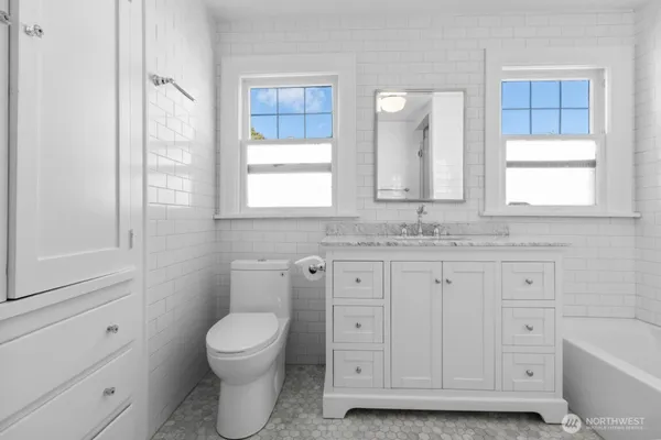 $5,900 | 732 36th Avenue, Seattle, WA 98122