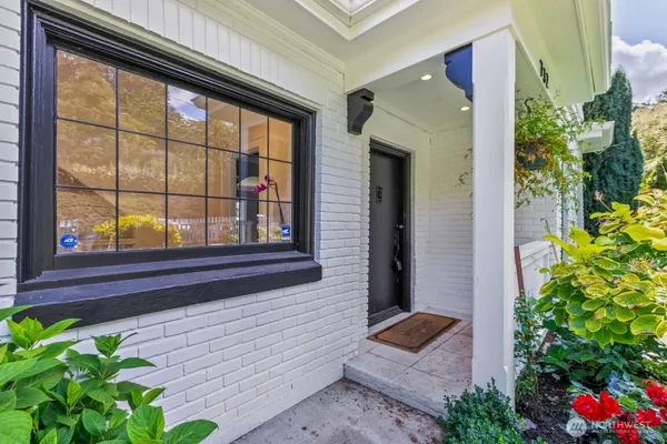 $5,900 | 732 36th Avenue, Seattle, WA 98122