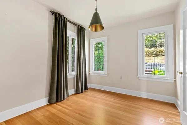 $5,900 | 732 36th Avenue, Seattle, WA 98122