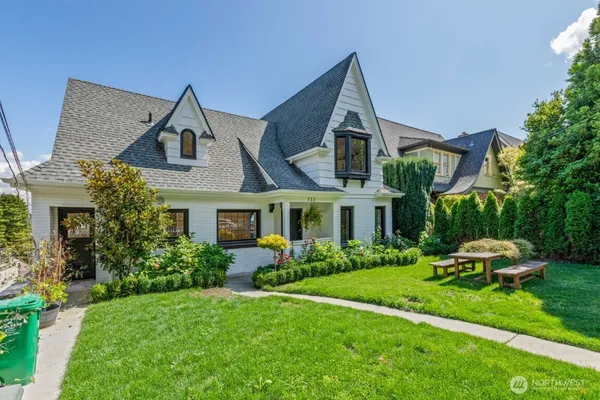 $5,900 | 732 36th Avenue, Seattle, WA 98122