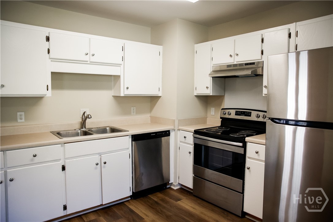 630 Rushing Street Richmond Hill, GA 31324 - Photo 4 of 23 Kitchen 2