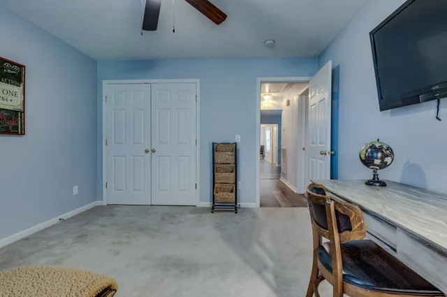 a view of a livingroom with furniture