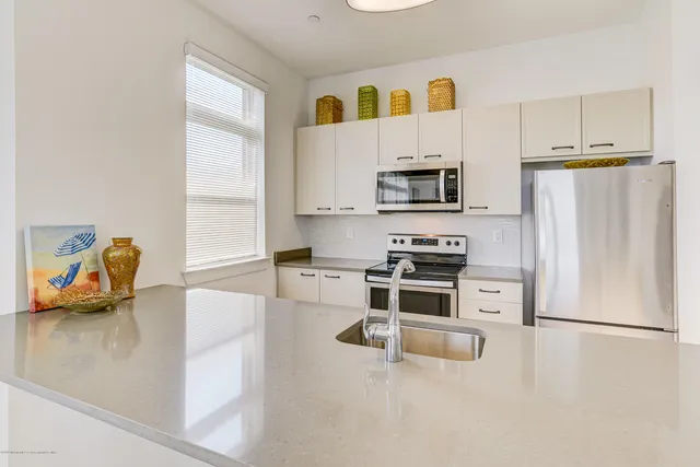 $5,300 | 55 West Front Street, Unit 301, Red Bank, NJ 07701