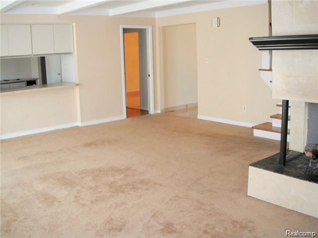 3664 Ridgeland Road West Bloomfield, MI 48323 - Photo 24 of 30 View into kitchen from great room.jpg