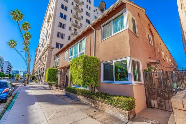 $2,800 | 325 Cedar Avenue, Long Beach, CA 90802