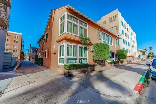 $2,800 | 325 Cedar Avenue, Long Beach, CA 90802