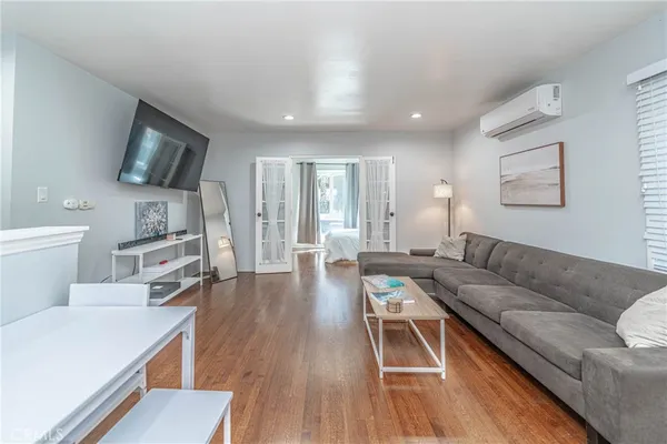 $2,800 | 325 Cedar Avenue, Long Beach, CA 90802
