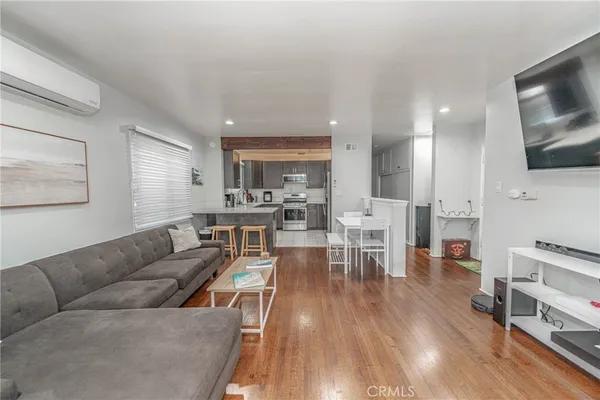 $2,800 | 325 Cedar Avenue, Long Beach, CA 90802