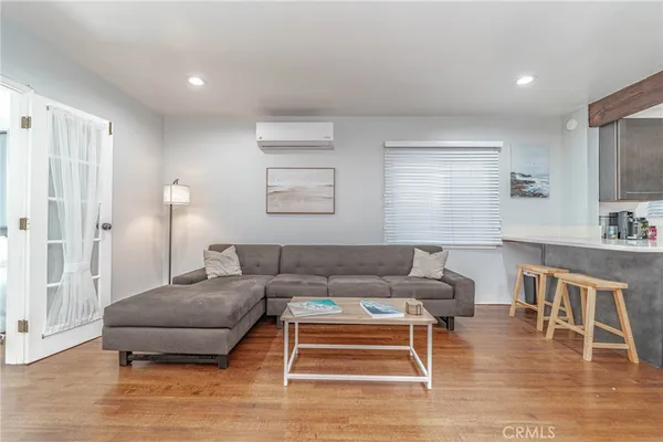 $2,800 | 325 Cedar Avenue, Long Beach, CA 90802