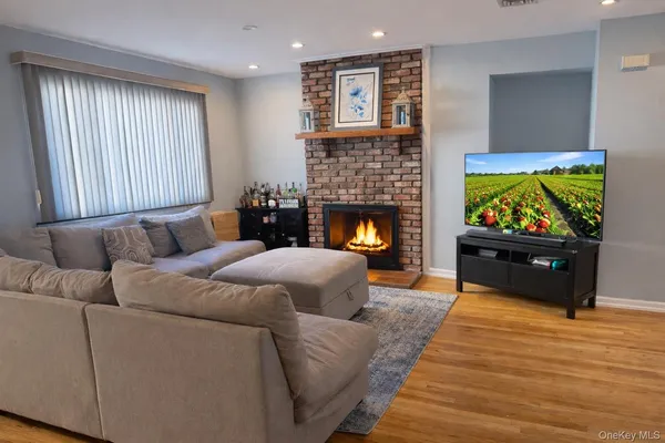 $589,000 | 88 East Valley Stream Boulevard, Unit 9, Valley Stream, NY 11580