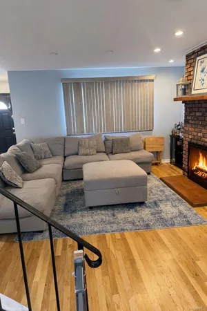 $589,000 | 88 East Valley Stream Boulevard, Unit 9, Valley Stream, NY 11580