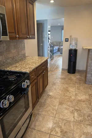 $589,000 | 88 East Valley Stream Boulevard, Unit 9, Valley Stream, NY 11580