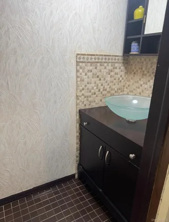 $589,000 | 88 East Valley Stream Boulevard, Unit 9, Valley Stream, NY 11580