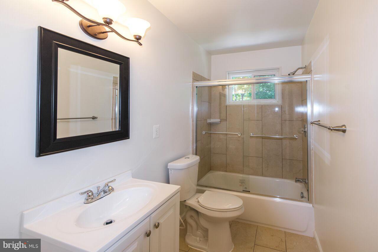 8810 Crandall Road Lanham, MD 20706 - Photo 12 of 30 Bath