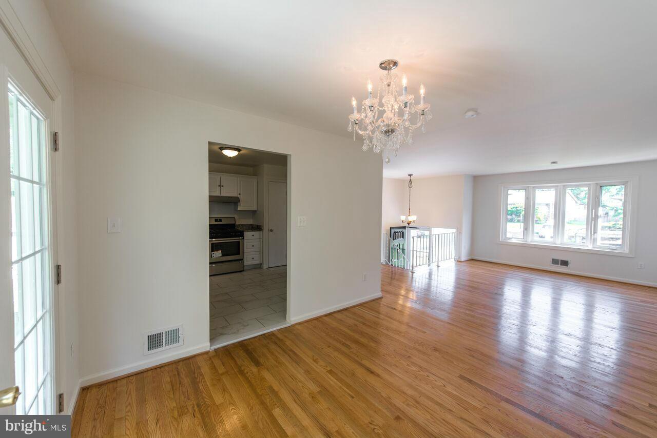 8810 Crandall Road Lanham, MD 20706 - Photo 6 of 30 Dining Room