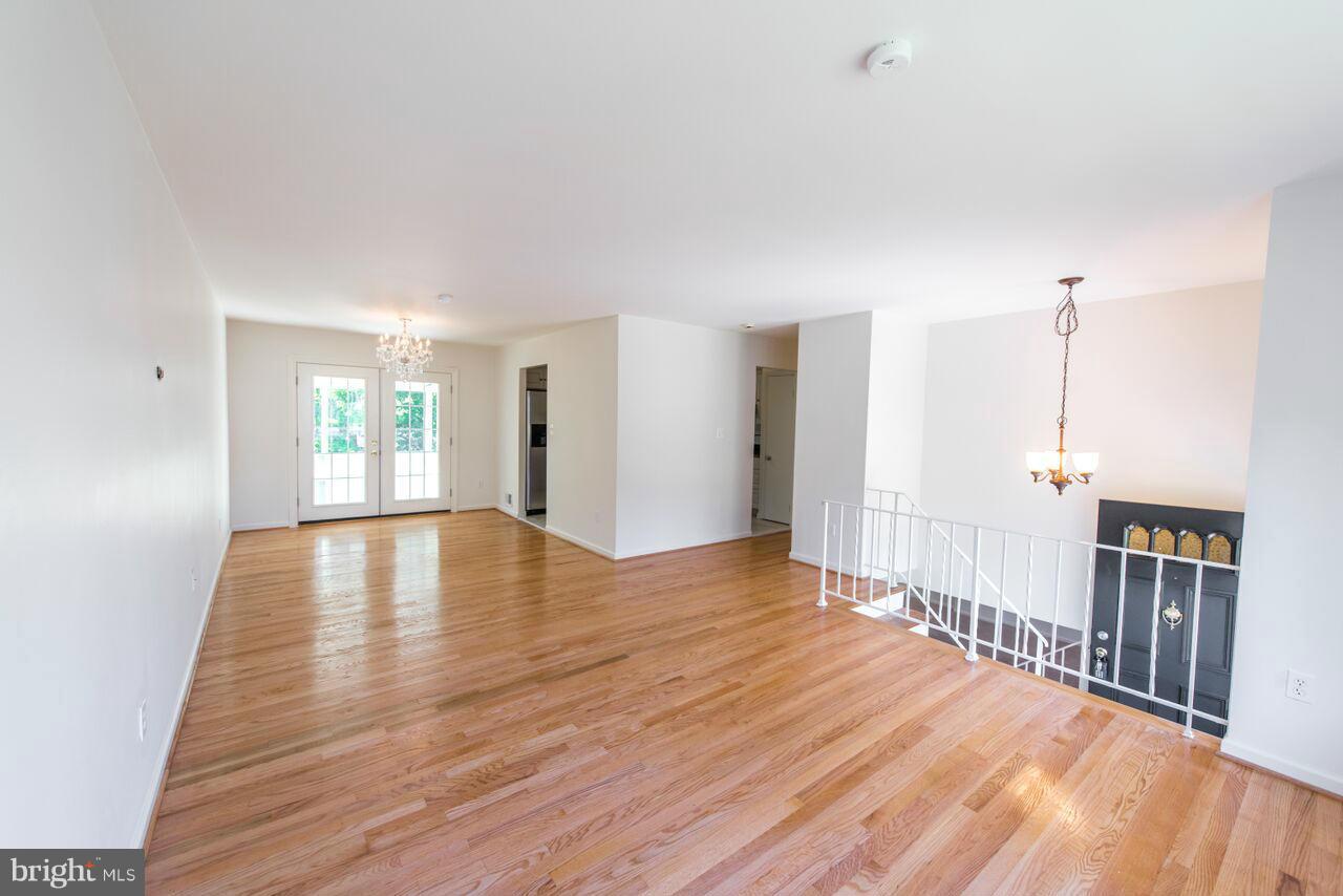 8810 Crandall Road Lanham, MD 20706 - Photo 9 of 30 Living Room