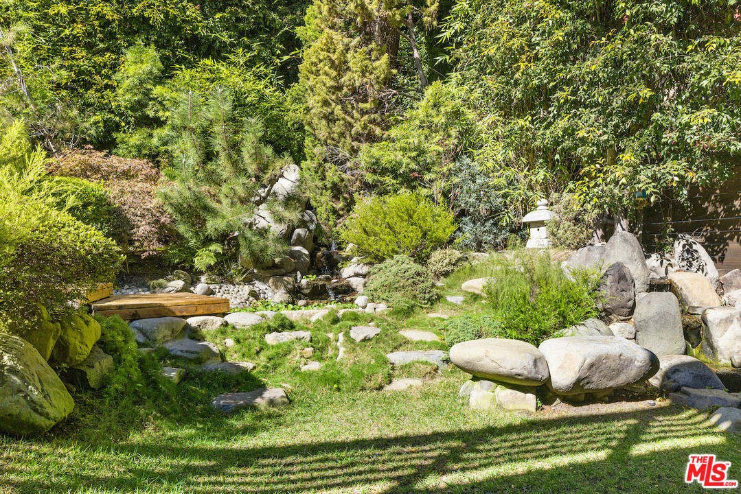 473 West Rustic Road Santa Monica, CA 90402 - Photo 17 of 25 a view of a yard with plants