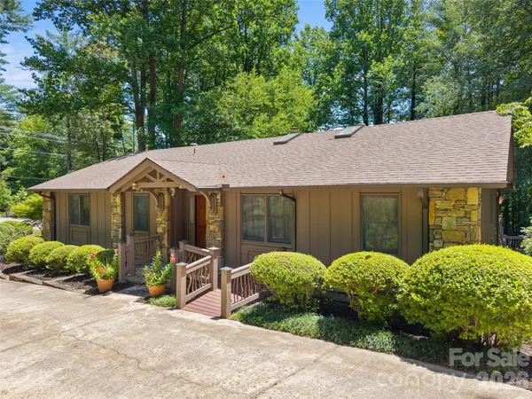 $950,000 | 3 Westbridge Drive, Hendersonville, NC 28739