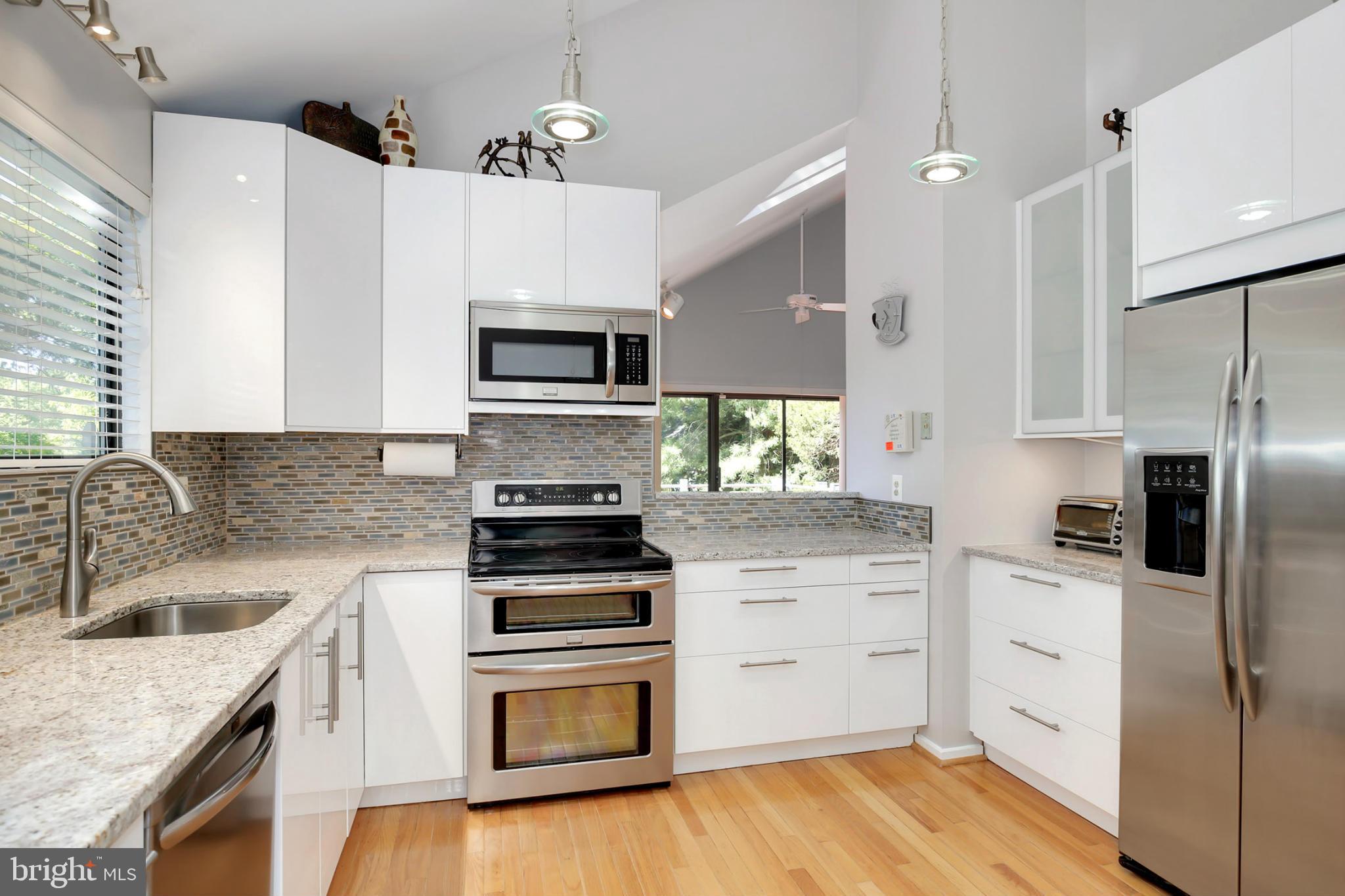 11915 Moss Point Lane Reston, VA 20194 - Photo 13 of 30 Kitchen