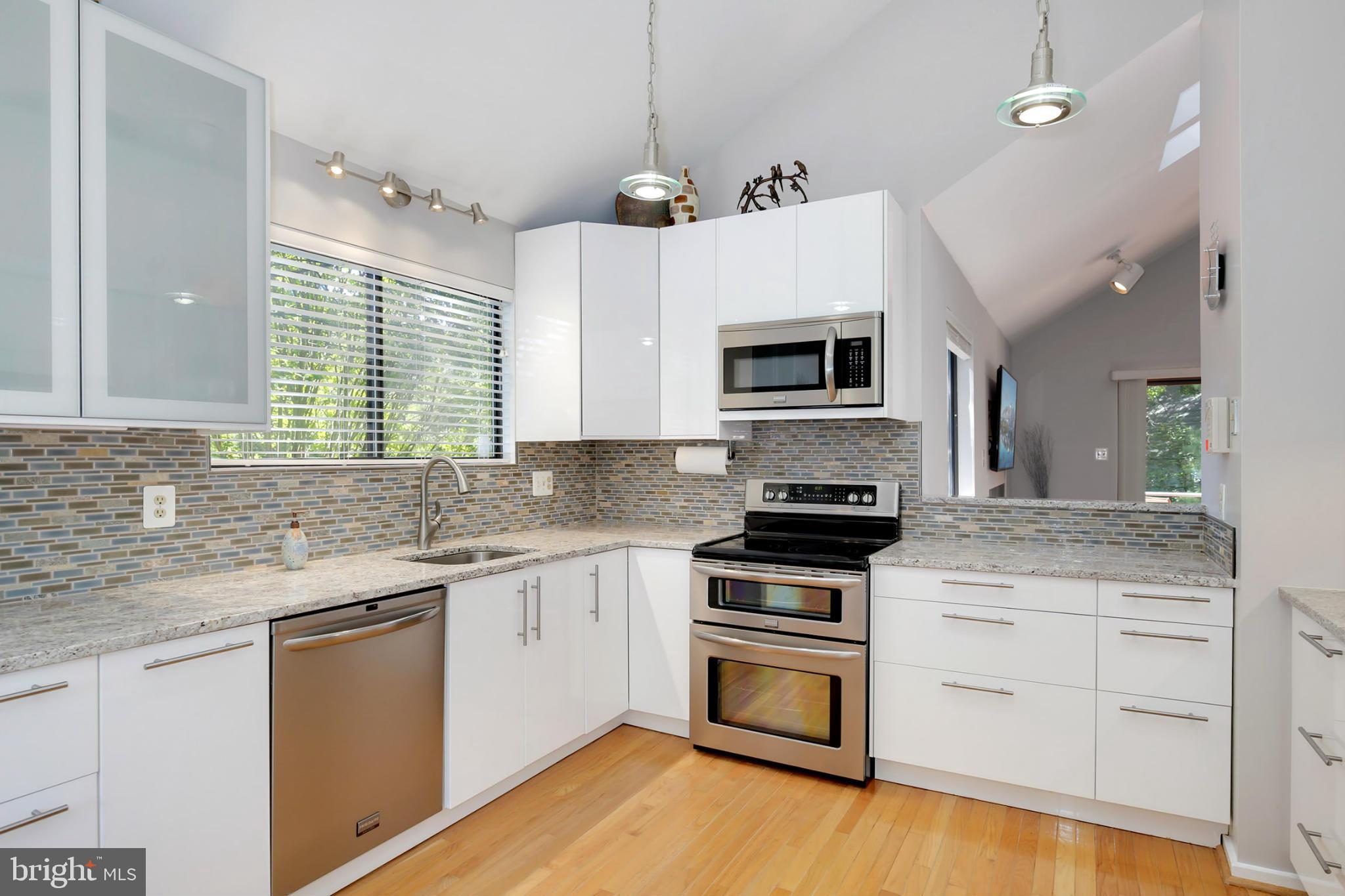 11915 Moss Point Lane Reston, VA 20194 - Photo 14 of 30 Kitchen
