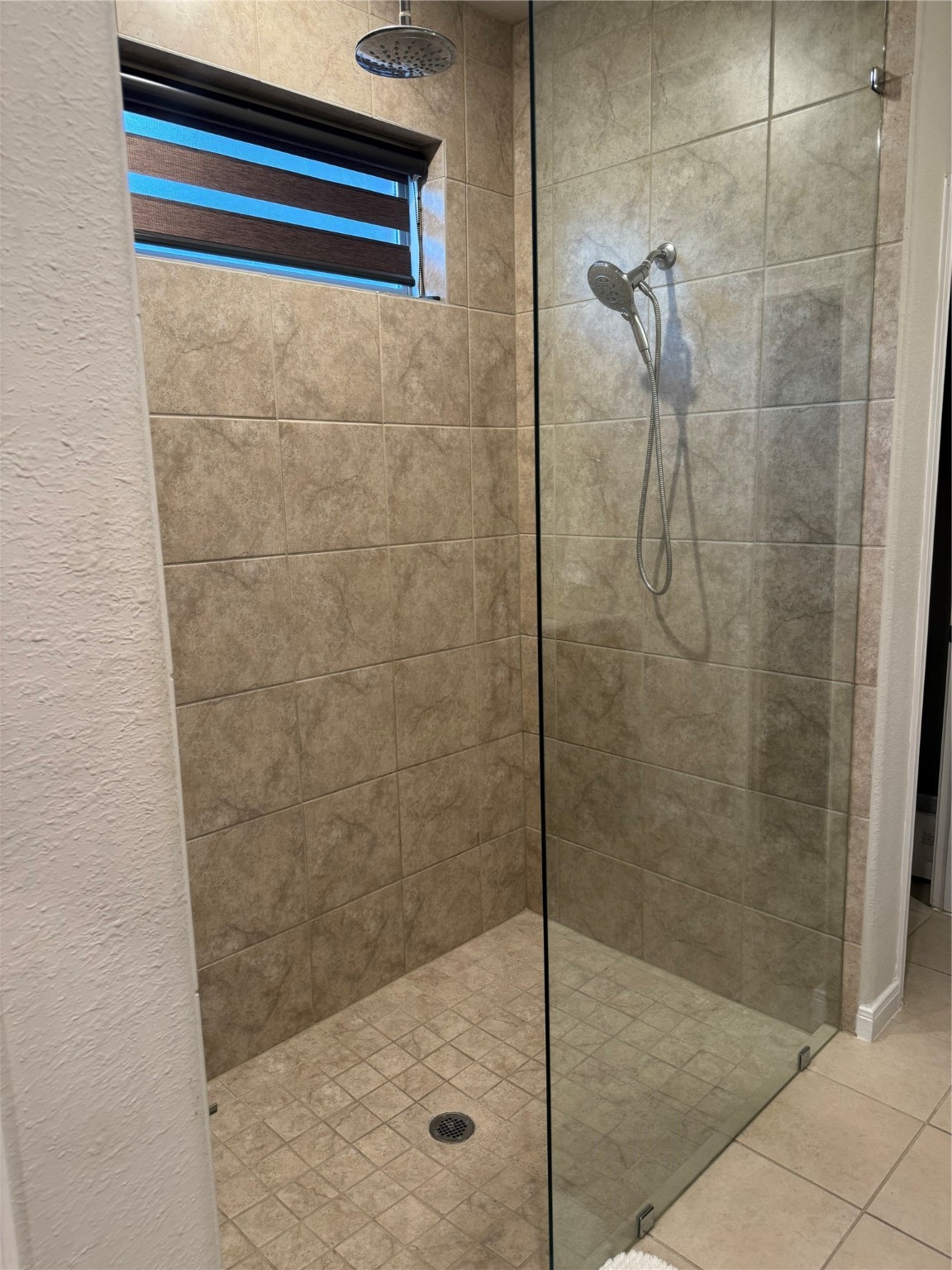 1617 Darwin Cedar Drive Rosharon, TX 77583 - Photo 20 of 27 a bathroom with a shower