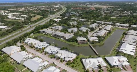 $325,000 | 1875 Bridgepointe Circle, Unit 31, Vero Beach, FL 32967