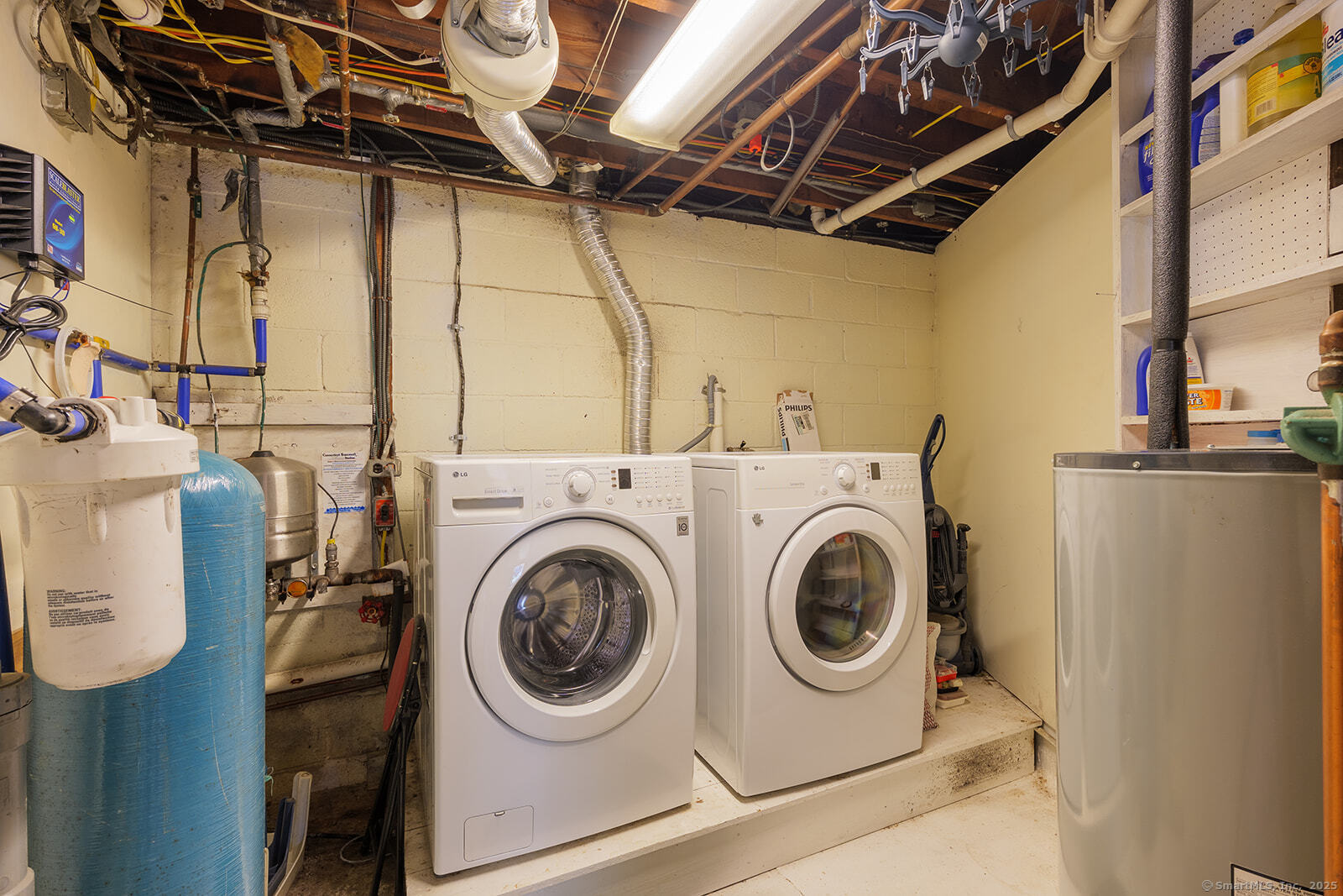 26 Wilridge Road Ridgefield, CT 06877 - Photo 33 of 40 a utility room with dryer and washer