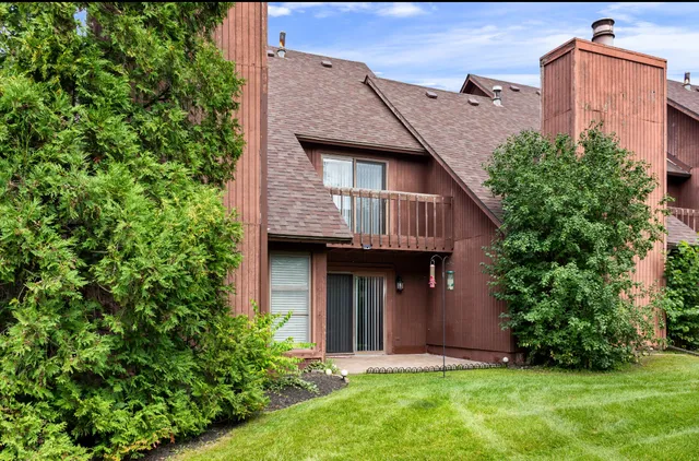 $190,000 | 5051 Woodlake Drive, Loves Park, IL 61111