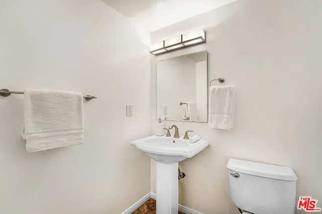 $680,000 | 4591 Inglewood Boulevard, Unit 3, Culver City, CA 90230