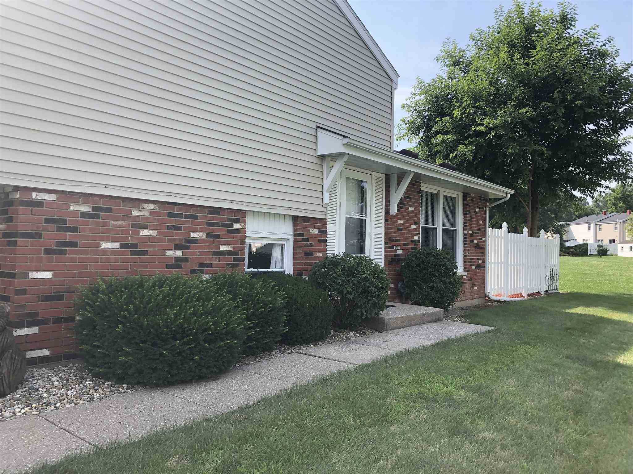 305 Jamestown Road Macomb, IL 61455 - Photo 2 of 22 Gallery Image 2