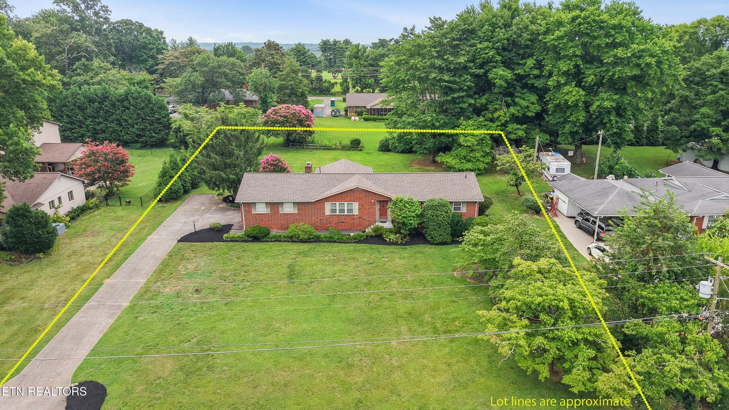 827 West Cunningham Street Alcoa, TN 37701 - Photo 41 of 43 8