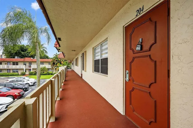 $1,300 | 5 Abbey Lane, Unit 204, Delray Beach, FL 33446