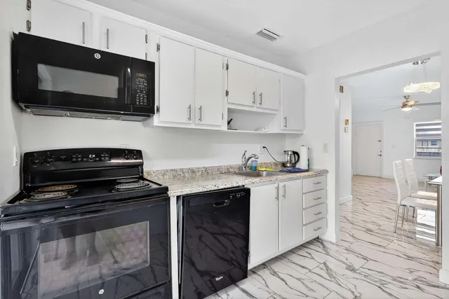$1,300 | 5 Abbey Lane, Unit 204, Delray Beach, FL 33446
