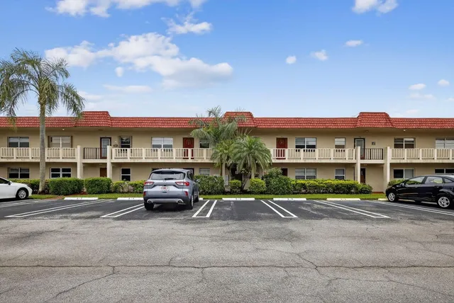 $1,300 | 5 Abbey Lane, Unit 204, Delray Beach, FL 33446