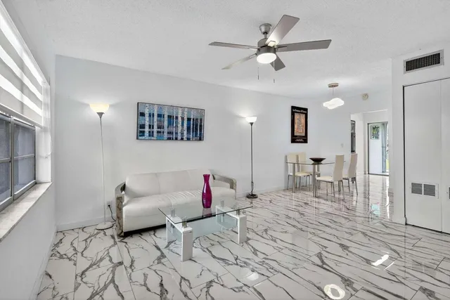 $1,300 | 5 Abbey Lane, Unit 204, Delray Beach, FL 33446